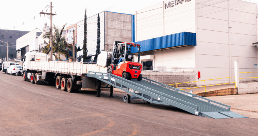 Rampa para descarregar caminhão