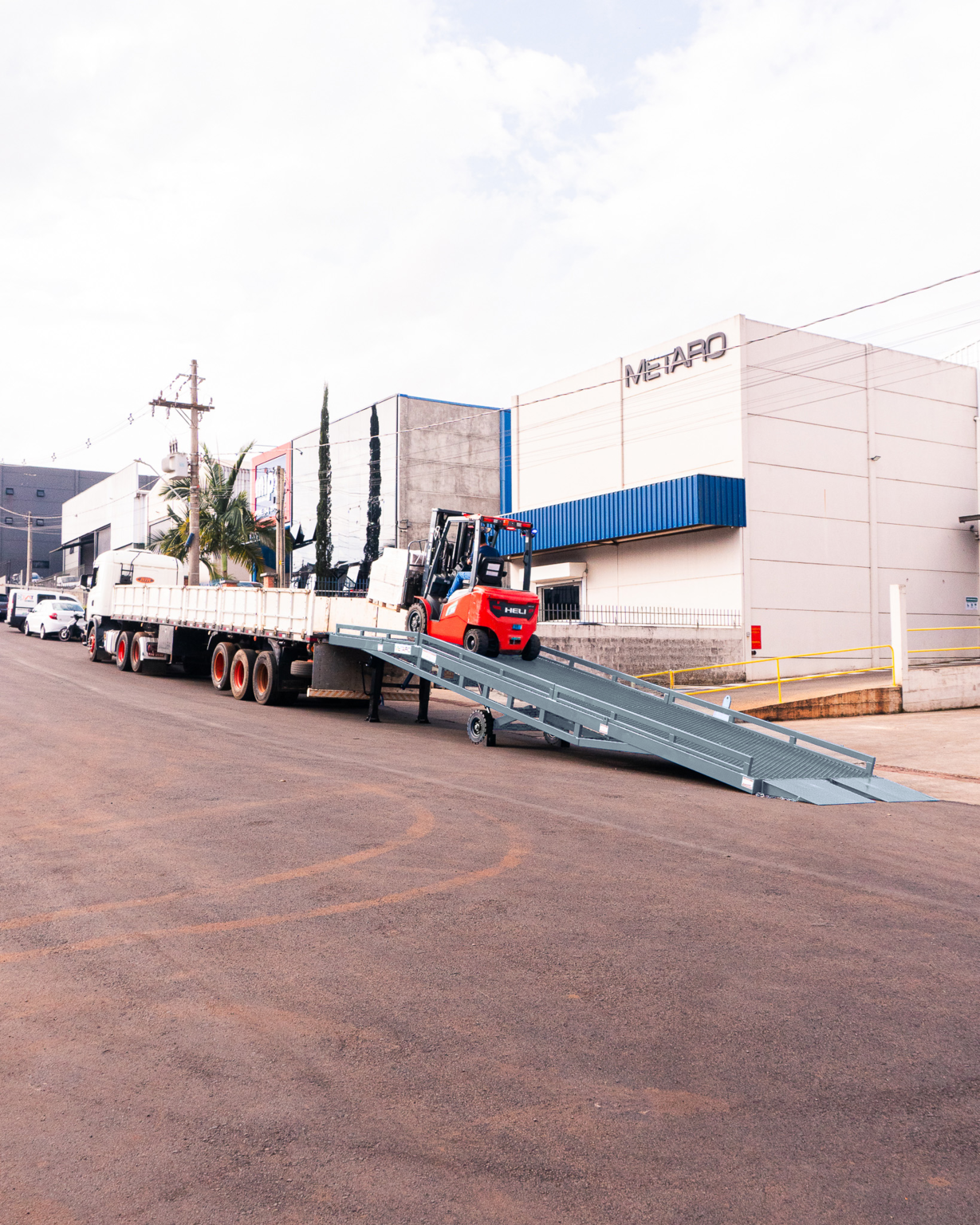 Rampa para descarregar caminhão