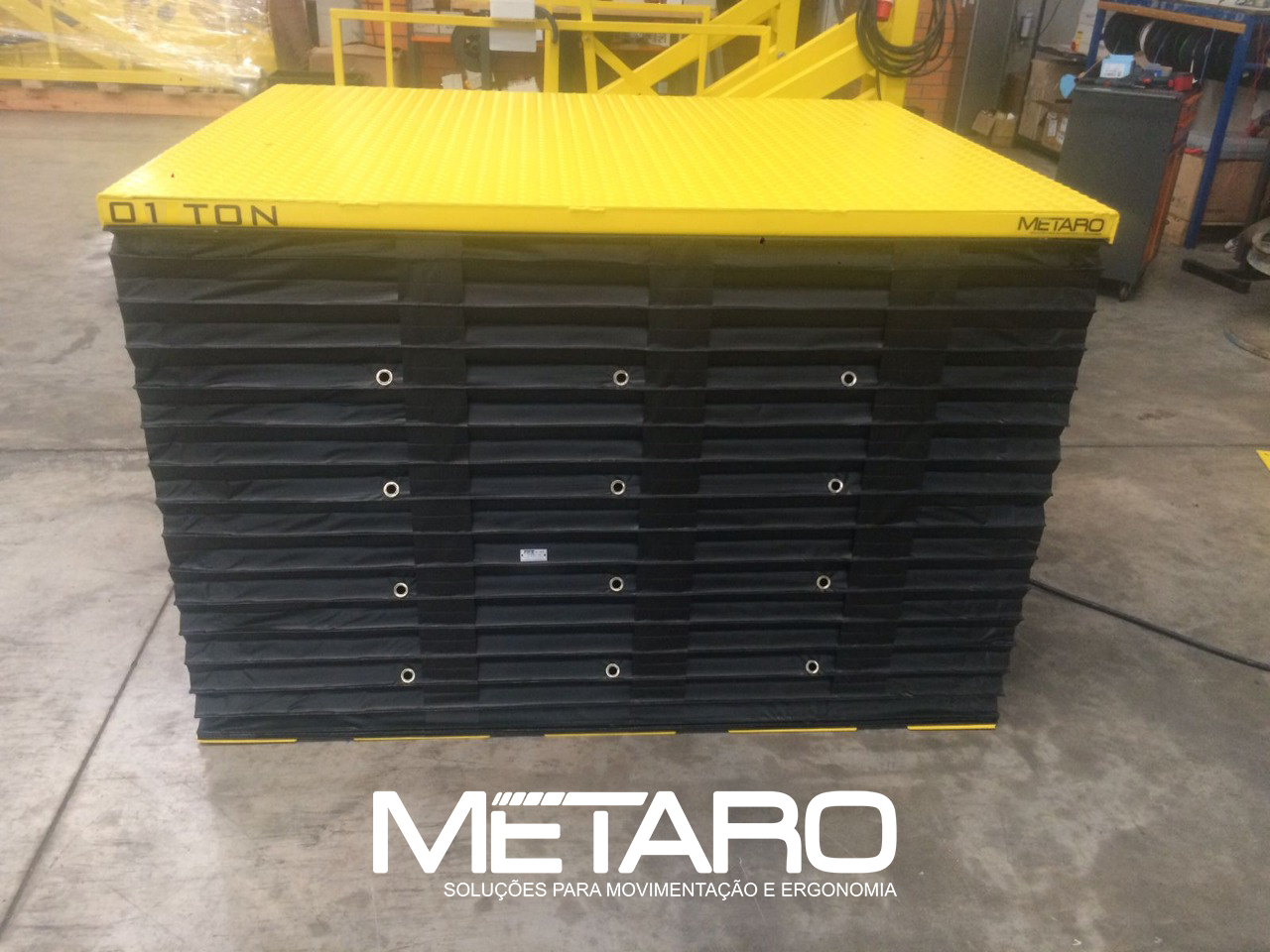 equipamentos para movimentação de cargas-mesa elevatória pantográfica